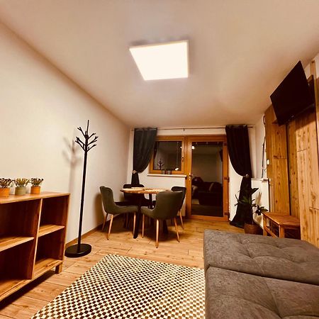 Apartment Fuer 2 Erwachsene Und 2 Kinder, Ausgestattet Mit Einem Weinkeller Und Einem Kleinen Hof - Self-Made Fruehstueck Inbegriffen 雷茨 外观 照片