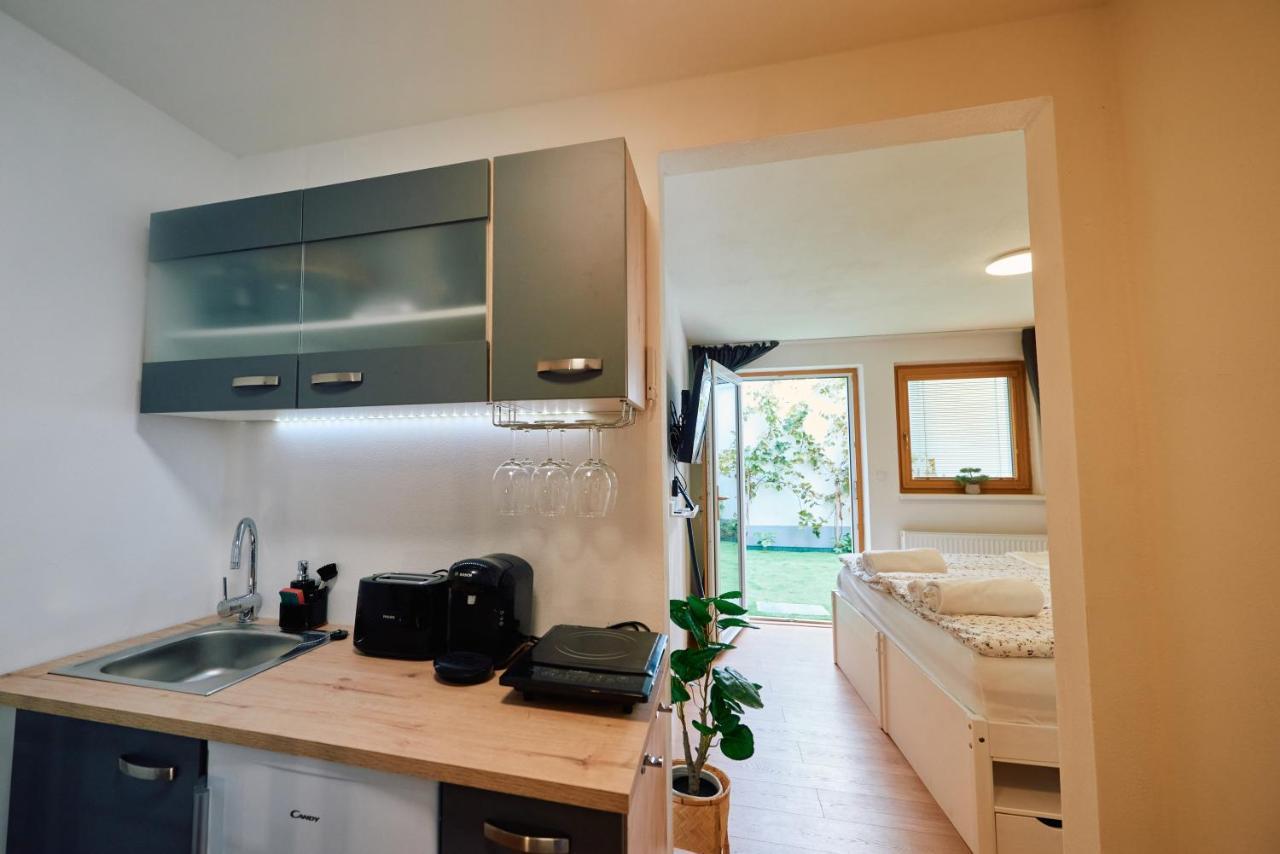 Apartment Fuer 2 Erwachsene Und 2 Kinder, Ausgestattet Mit Einem Weinkeller Und Einem Kleinen Hof - Self-Made Fruehstueck Inbegriffen 雷茨 外观 照片