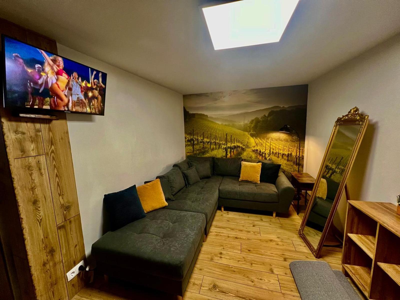 Apartment Fuer 2 Erwachsene Und 2 Kinder, Ausgestattet Mit Einem Weinkeller Und Einem Kleinen Hof - Self-Made Fruehstueck Inbegriffen 雷茨 外观 照片