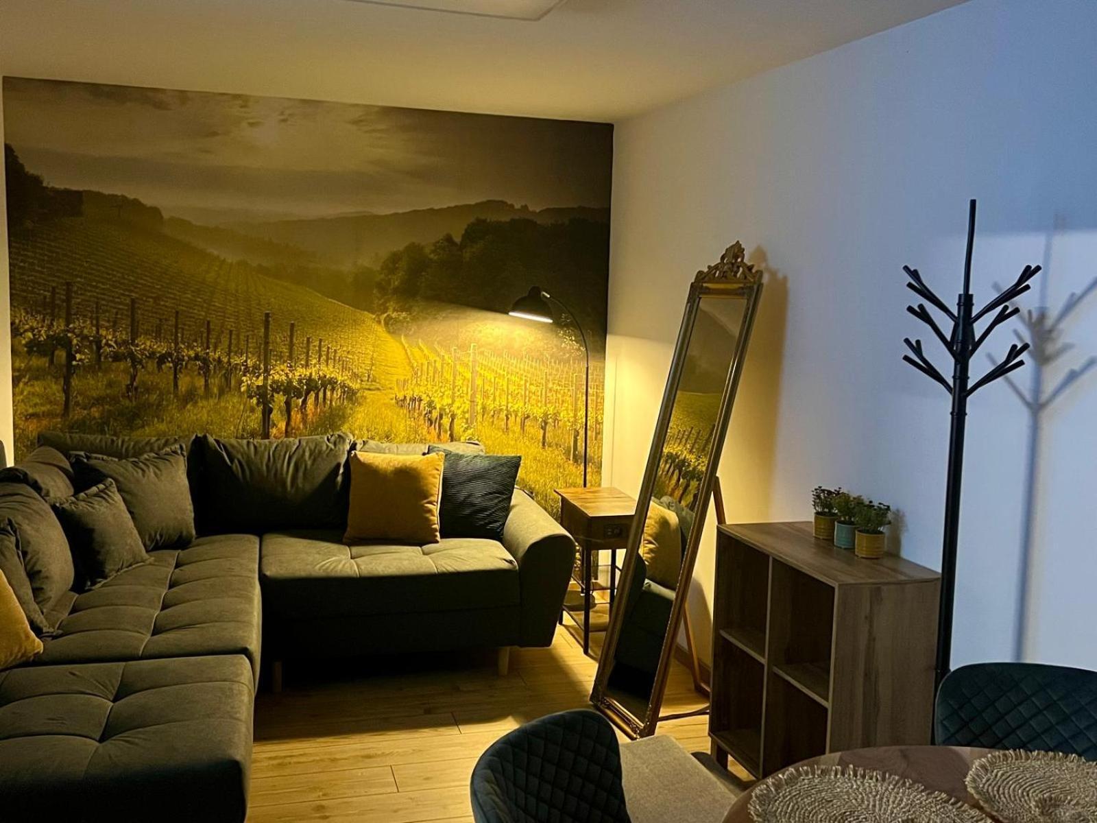 Apartment Fuer 2 Erwachsene Und 2 Kinder, Ausgestattet Mit Einem Weinkeller Und Einem Kleinen Hof - Self-Made Fruehstueck Inbegriffen 雷茨 外观 照片